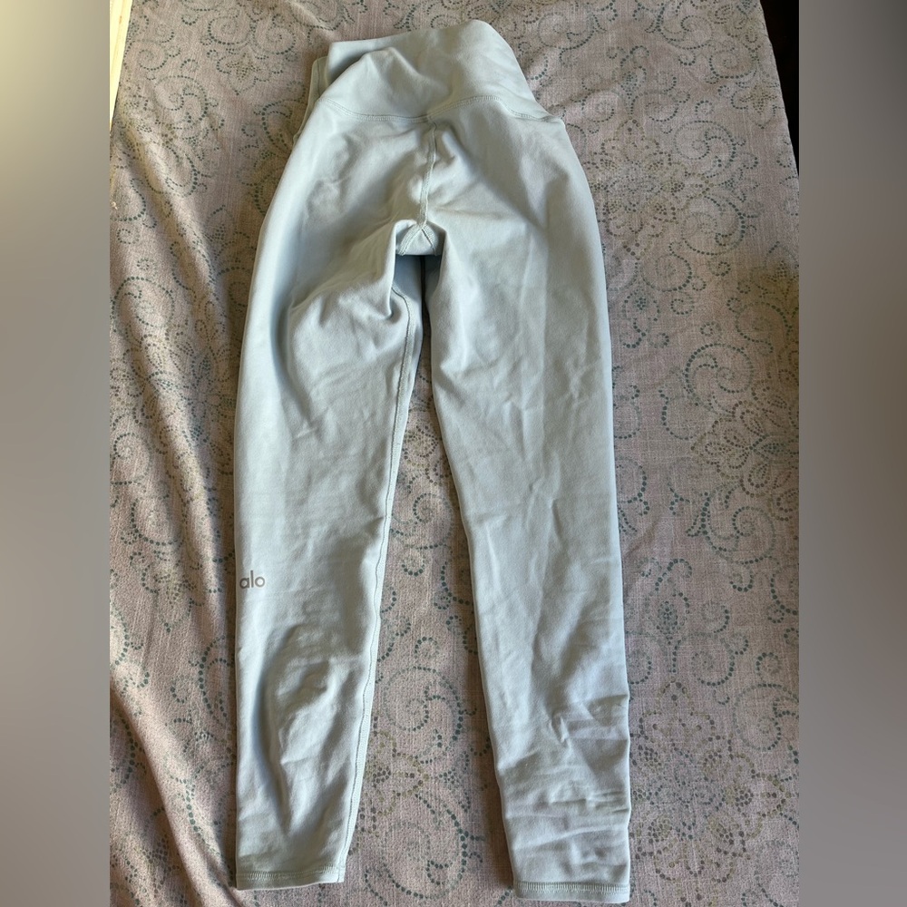 Alo Yoga leggings size XS (rare blue color)